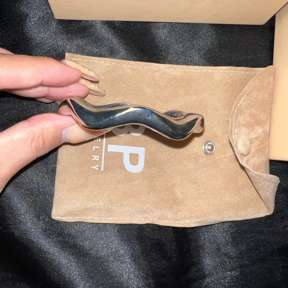 BP JEWELRY THE WAVE BANGLE
